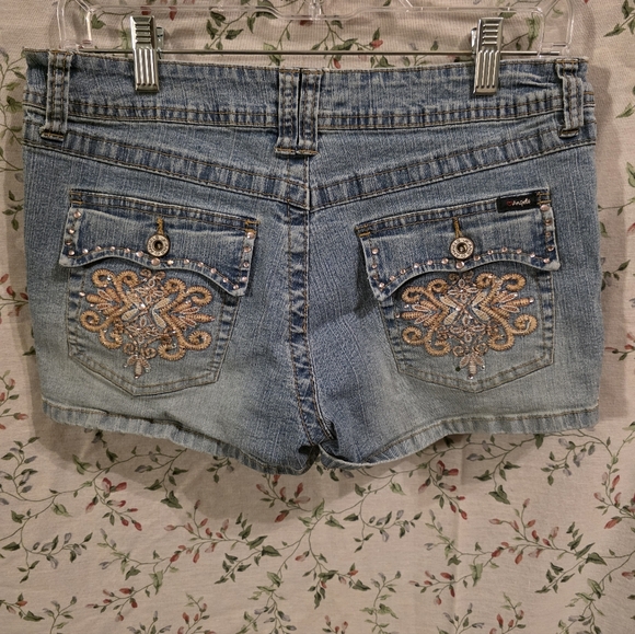 Denim and Plaid Women's Shorts Collection - Picture 16 of 16